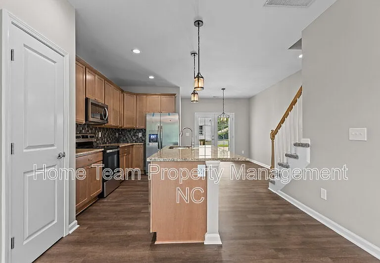 214 N Guthrie #B — Photo 4