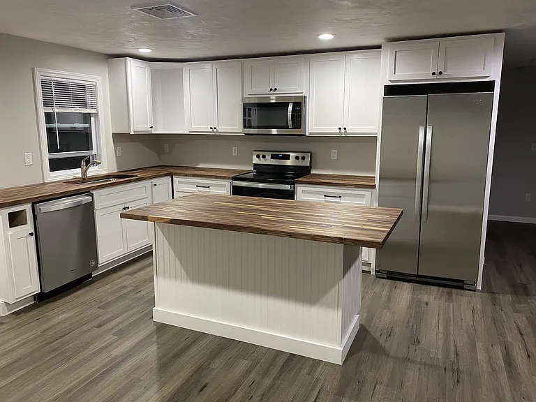 19 Deerneck Ln — Photo 1