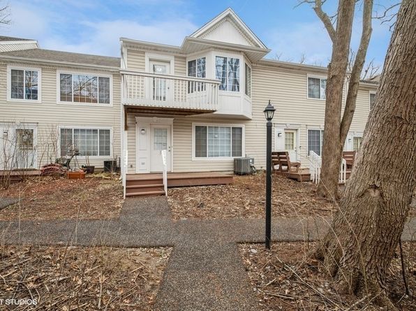 77 N Macgillis Dr #77, Round Lake, IL 60073