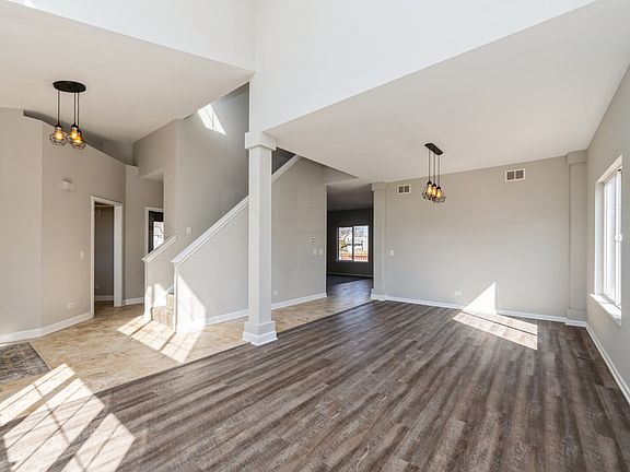 3rd image of 291 Clover Chase Cir