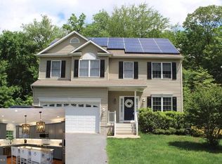 214 Featherstone Rd, Pasadena, MD 21122