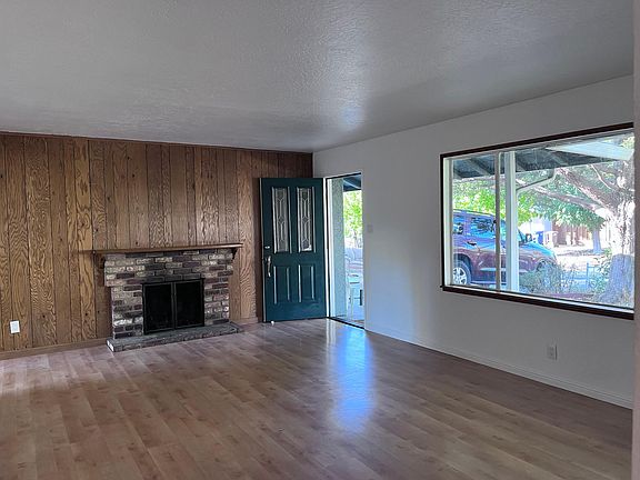 Living Room/Seomra Suite