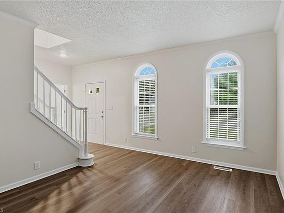 4th image of 3311 Sumter Dr