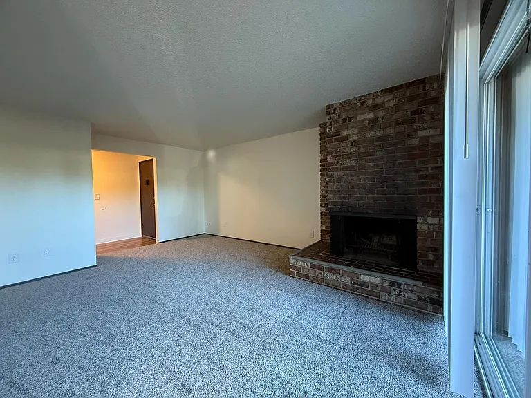 3027 S Orchard St W — Photo 2
