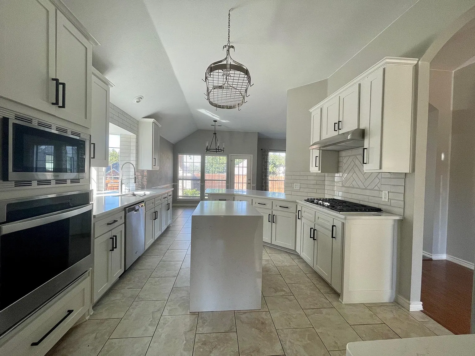 4 bed, 2652 sqft, $2,850 — Photo 4