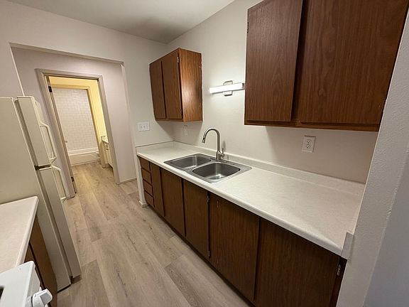 4th image of 113 S Platten St #204