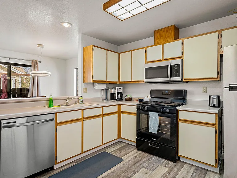 1940 Sierra Highlands Dr — Photo 10
