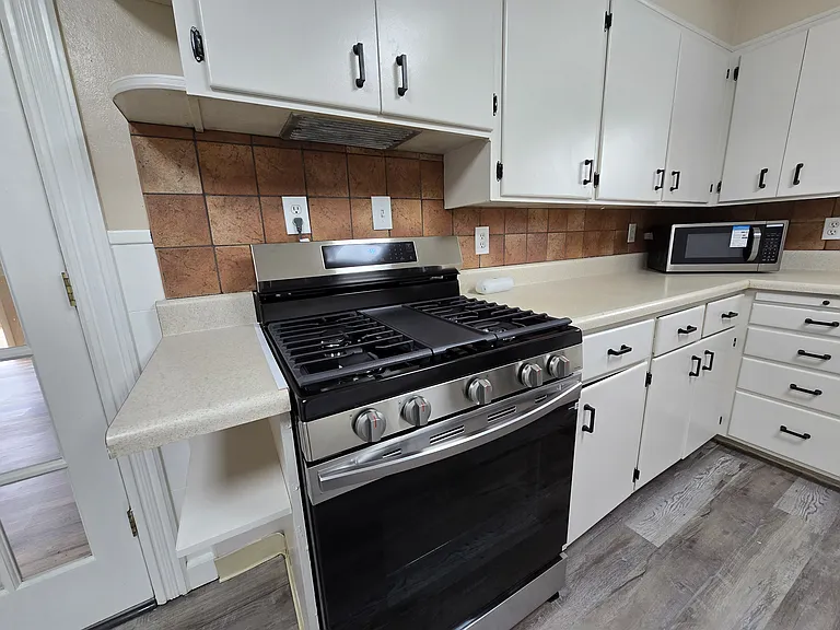 236 W Granada Ave — Photo 9
