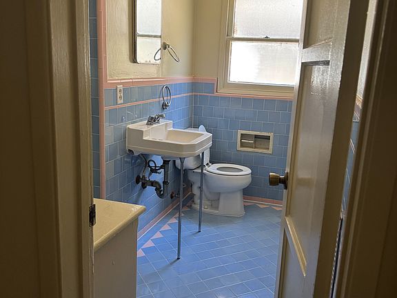 5th image of 547 Landfair Ave #547