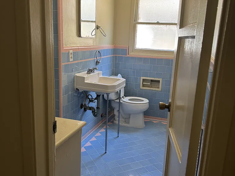 547 Landfair Ave #547 — Photo 5