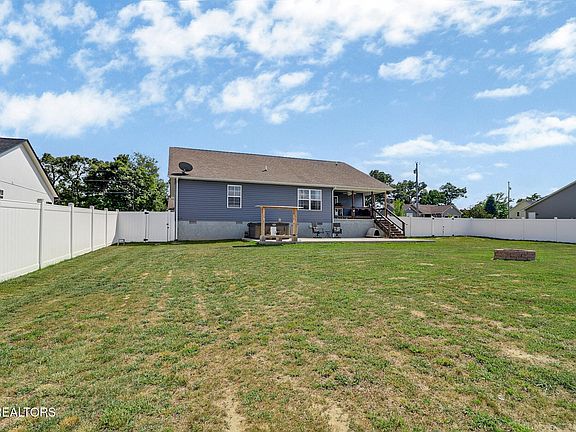 3rd image of 249 Colby Cir