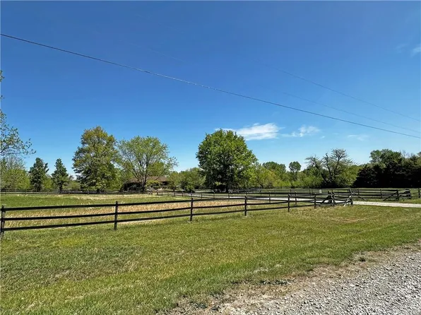 26404 E 273rd St, Harrisonville, MO 64701