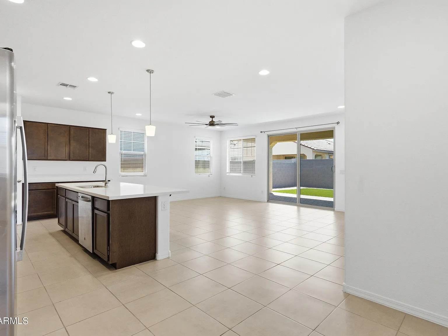 4 bed, 3.0 bath, 2204 sqft, $2,600 — Photo 3