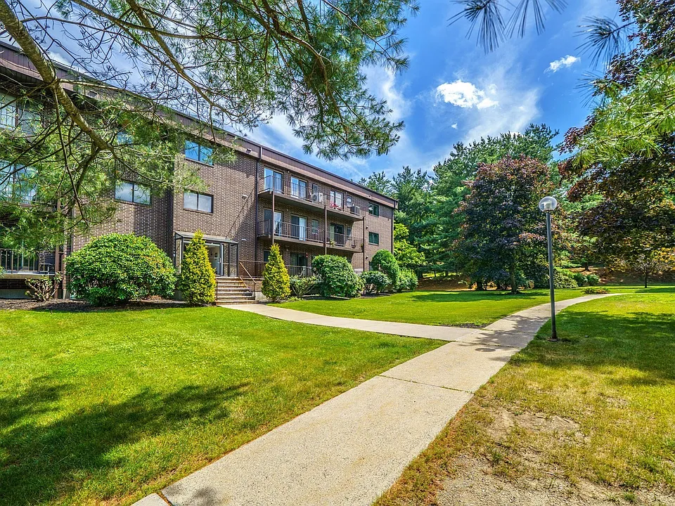 8 Ledgewood Way #10