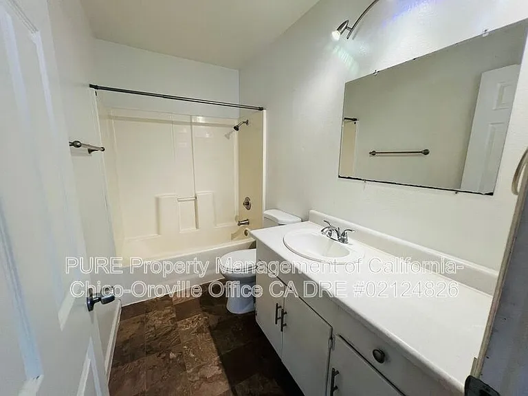 9210 Goodspeed St #B — Photo 11