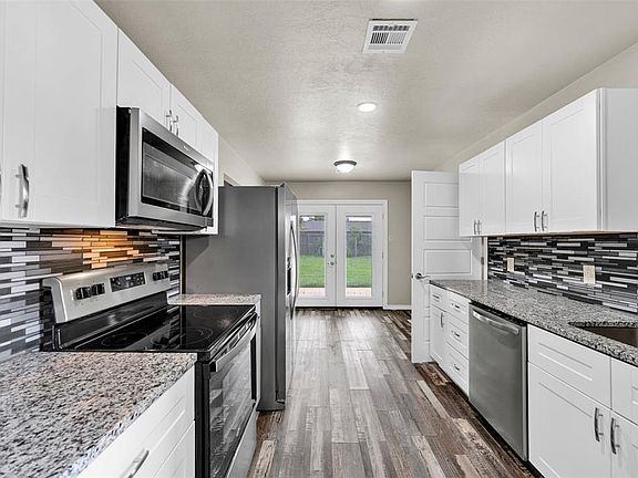 4th image of 6406 SW Lynnwood Ave