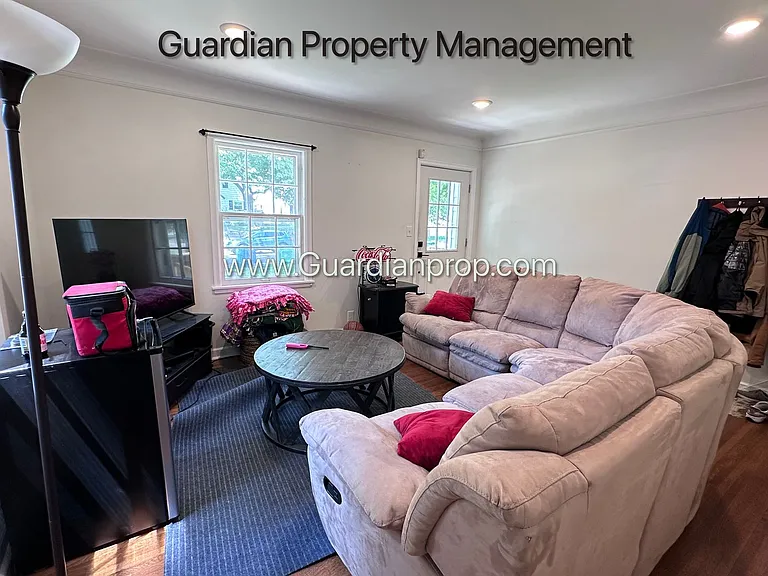 2919 Zarthan Ave S — Photo 4