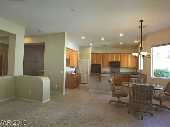 3rd image of 10566 Linderhof Ave