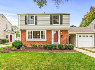 5124 N Shoreland Ave, Whitefish Bay, WI 53217