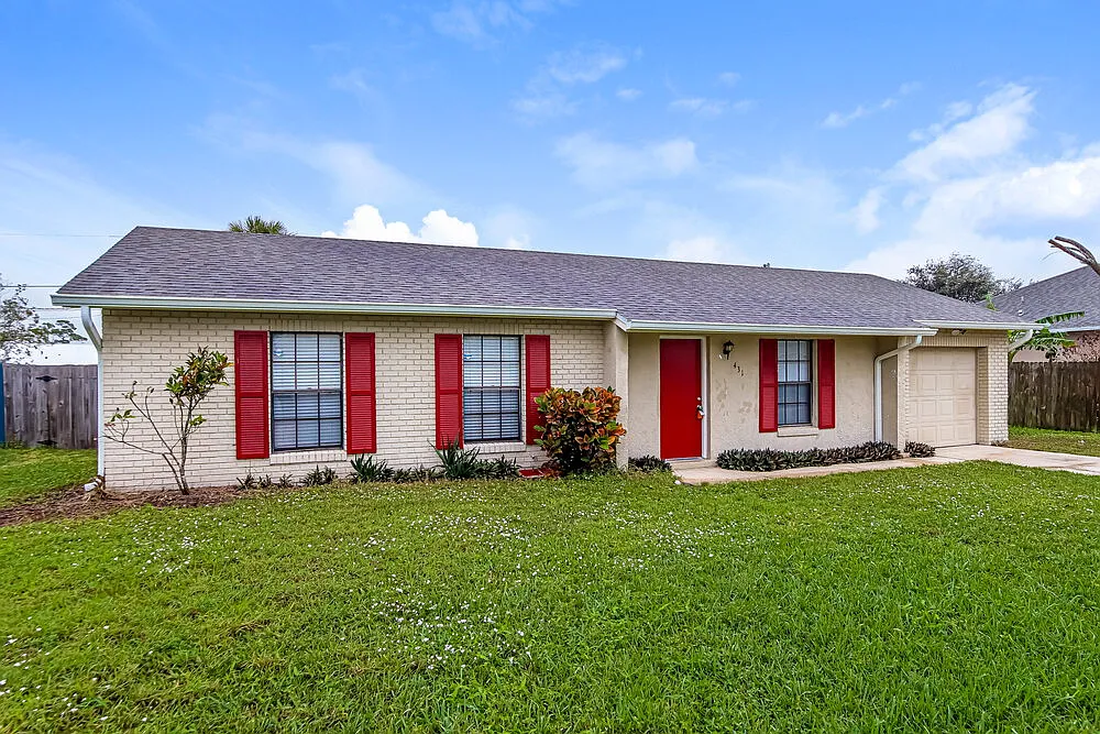3 bed, 2.0 bath, 1392 sqft, $1,670 — Photo 3