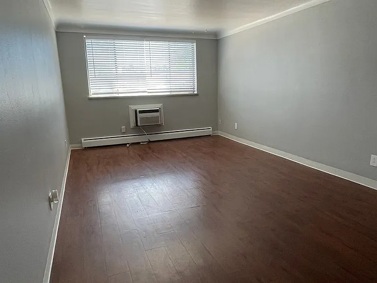 Harvin Apartments — Photo 28