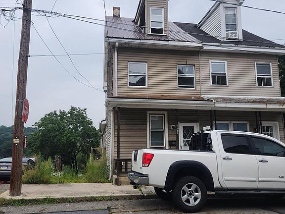 2nd image of 626 W Race St