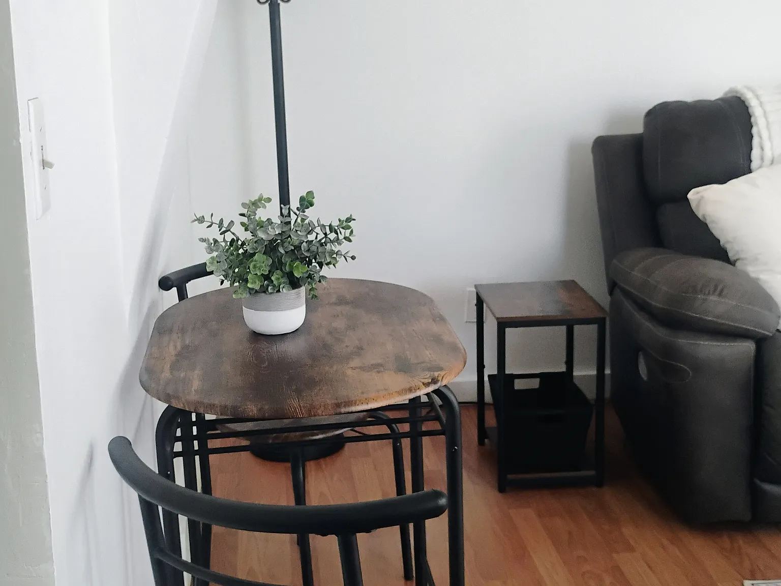 1 bed, 700 sqft, $1,400 — Photo 4