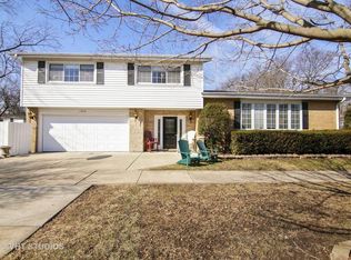 1524 Pfingsten Rd, Glenview, IL 60025