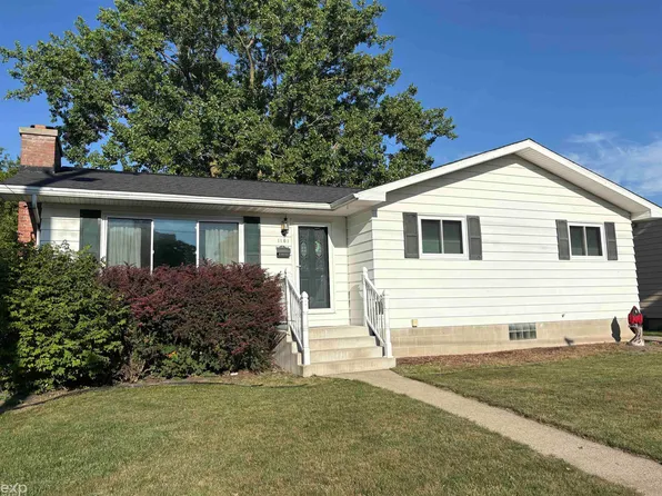 1101 Maple St, Essexville, MI 48732