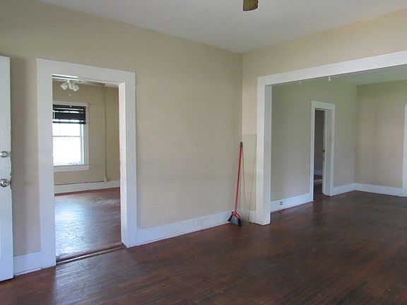 5th image of 700 Hillcrest Ave
