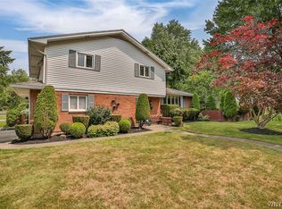 93 Segsbury Rd, Williamsville, NY 14221