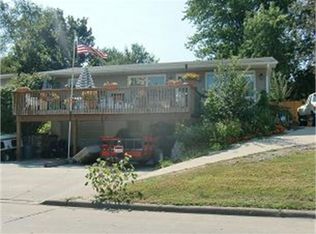 2414 W Fulliam Ave, Muscatine, IA 52761