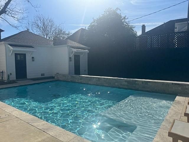 2nd image of 2111 Sunset Blvd