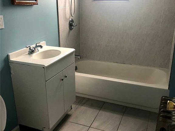 5th image of 162 Grant Ave APT 6