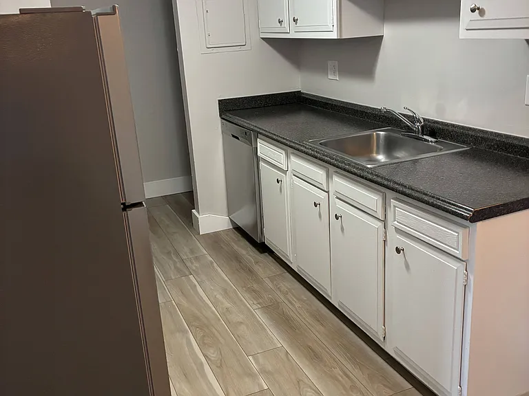 Trenton Place Apartments — Photo 9