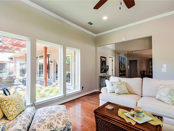 4th image of 4424 Barwyn Ln