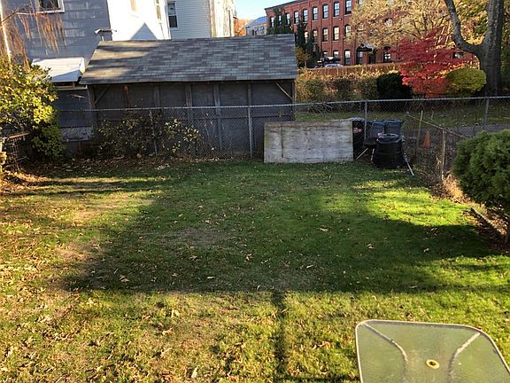 5th image of 72 Elmwood St