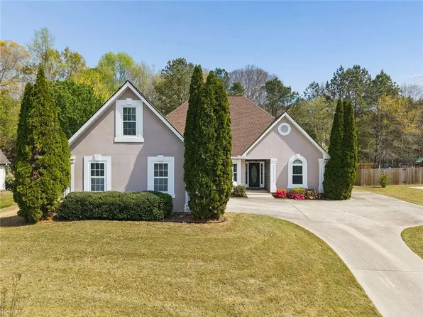 2490 River Run Dr, Dacula, GA 30019