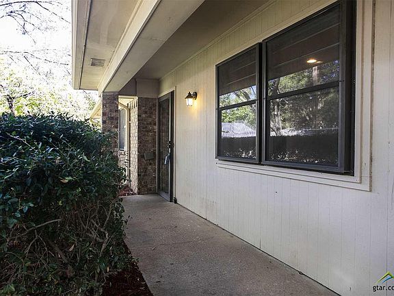 3rd image of 402 Cypress Cir