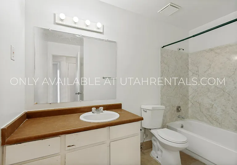 228 W Foxbridge Dr — Photo 12