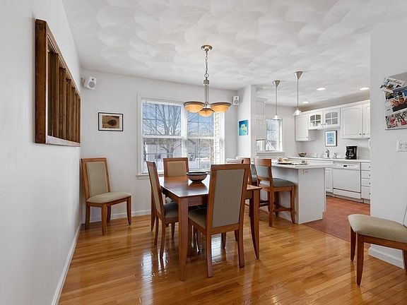3rd image of 30 Hobart St Unit 14