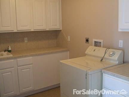 laundry room
						:
						Has lots of storage, just off the kitchen