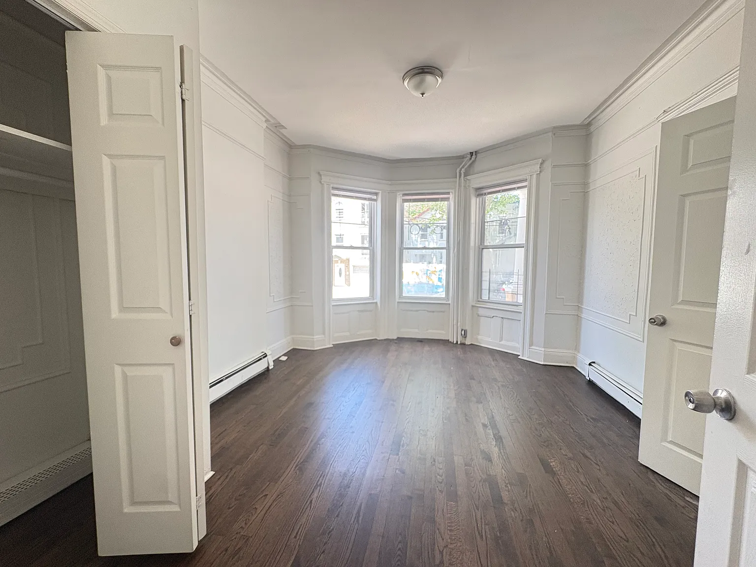 3 bed, 1000 sqft, $2,495 — Photo 3