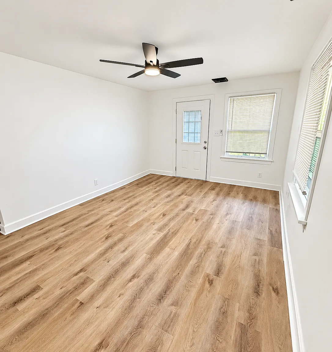 902 Camden Avenue - 1 — Photo 2