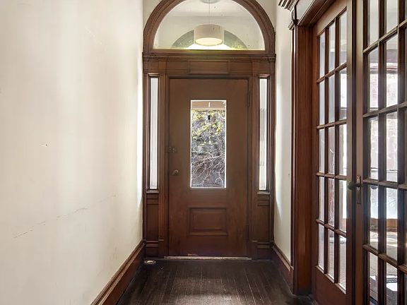4th image of 213 W 138th St