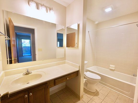 5th image of 2245 Hedgerow Rd Unit B