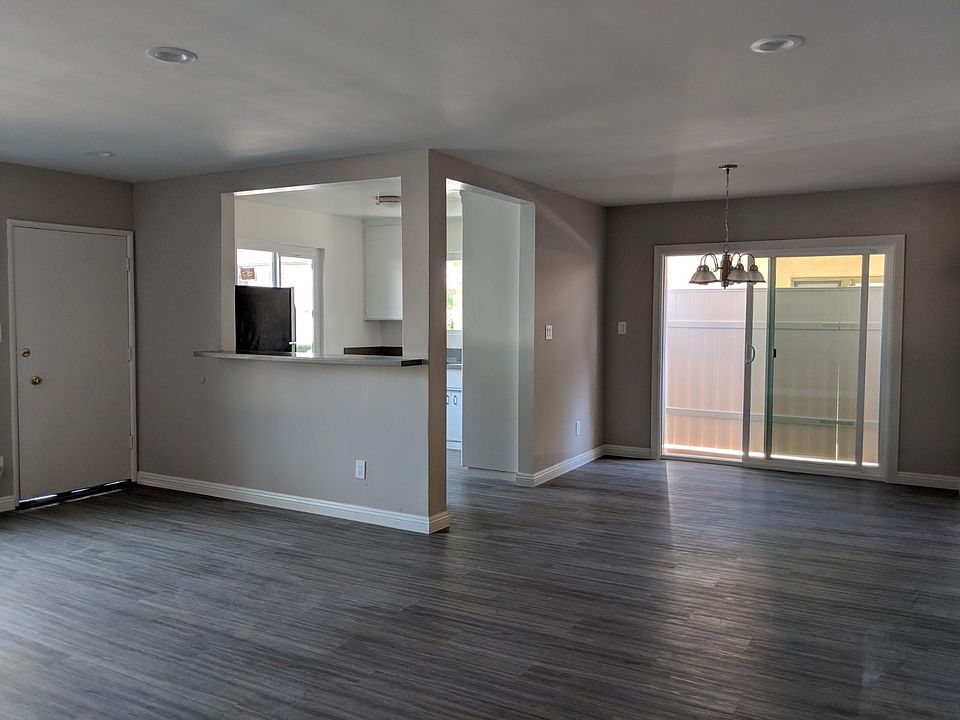 1st image of 1135 S Doheny Dr #1