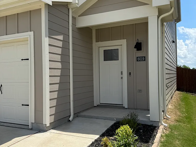 Front Door: Flower Bed
