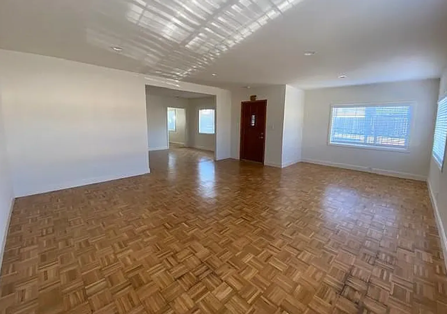 Charming 2-Bedroom 1-Bathroom Apartment-Home in Central Oakland — Photo 1