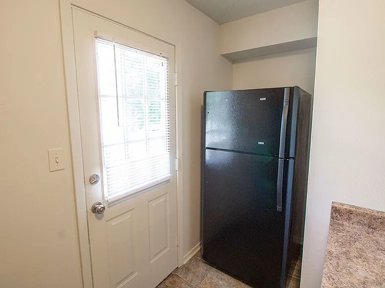 210 Wheaton Ct — Photo 11